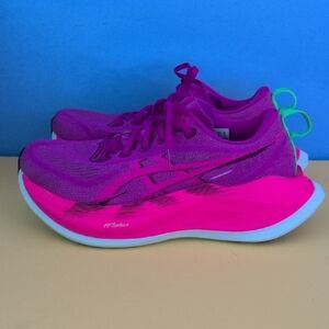 Asics Unisex Size 6 Superblast 2 Running Shoes - Women's Size 7.5 - LIKE NEW!